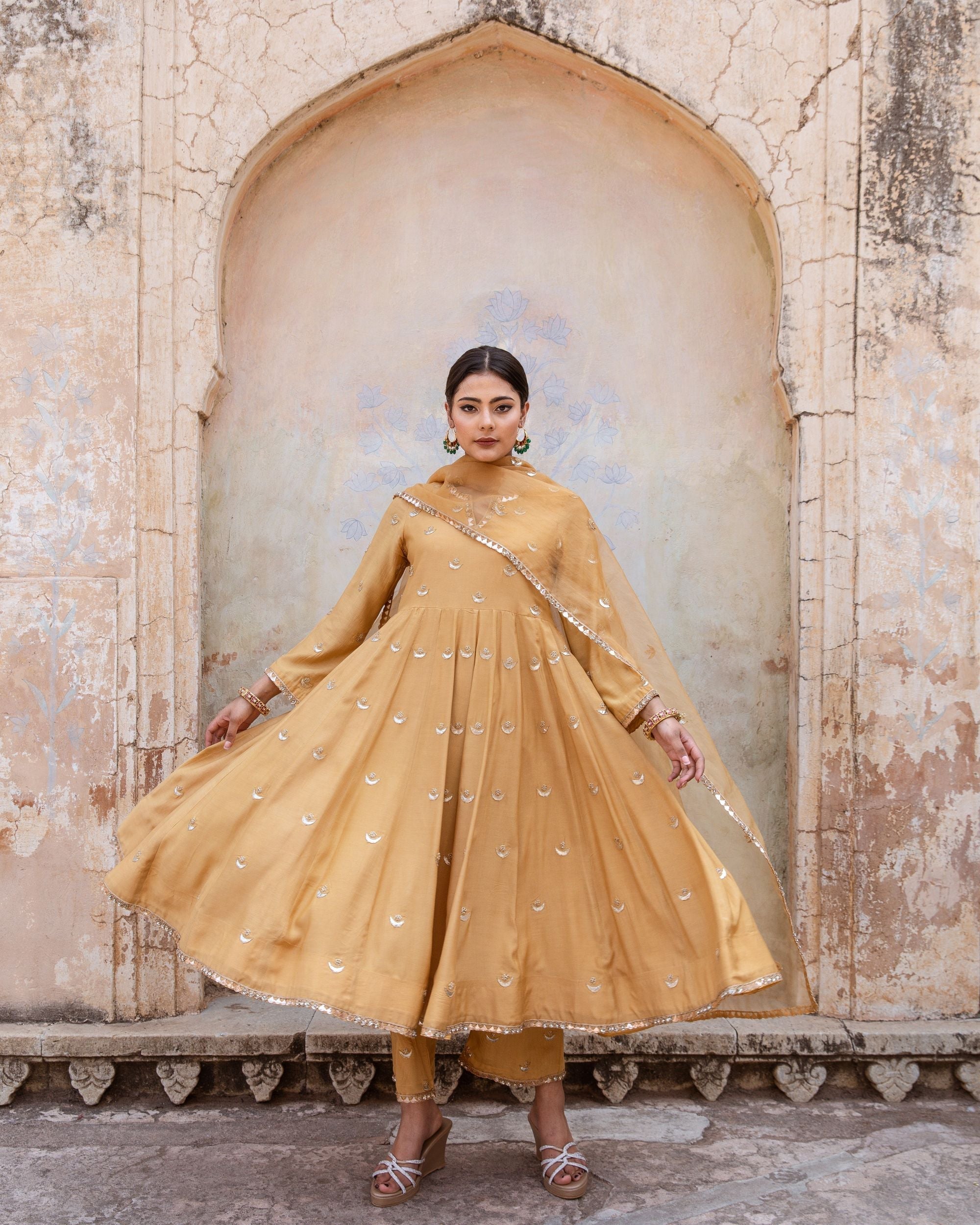 Gold Chand Patti Chandni Beige Muslin Anarkali Set With Organza Dupatta