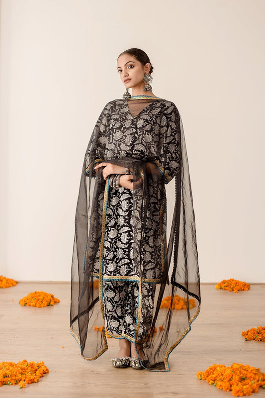 Dia Black Straight Kurta Set