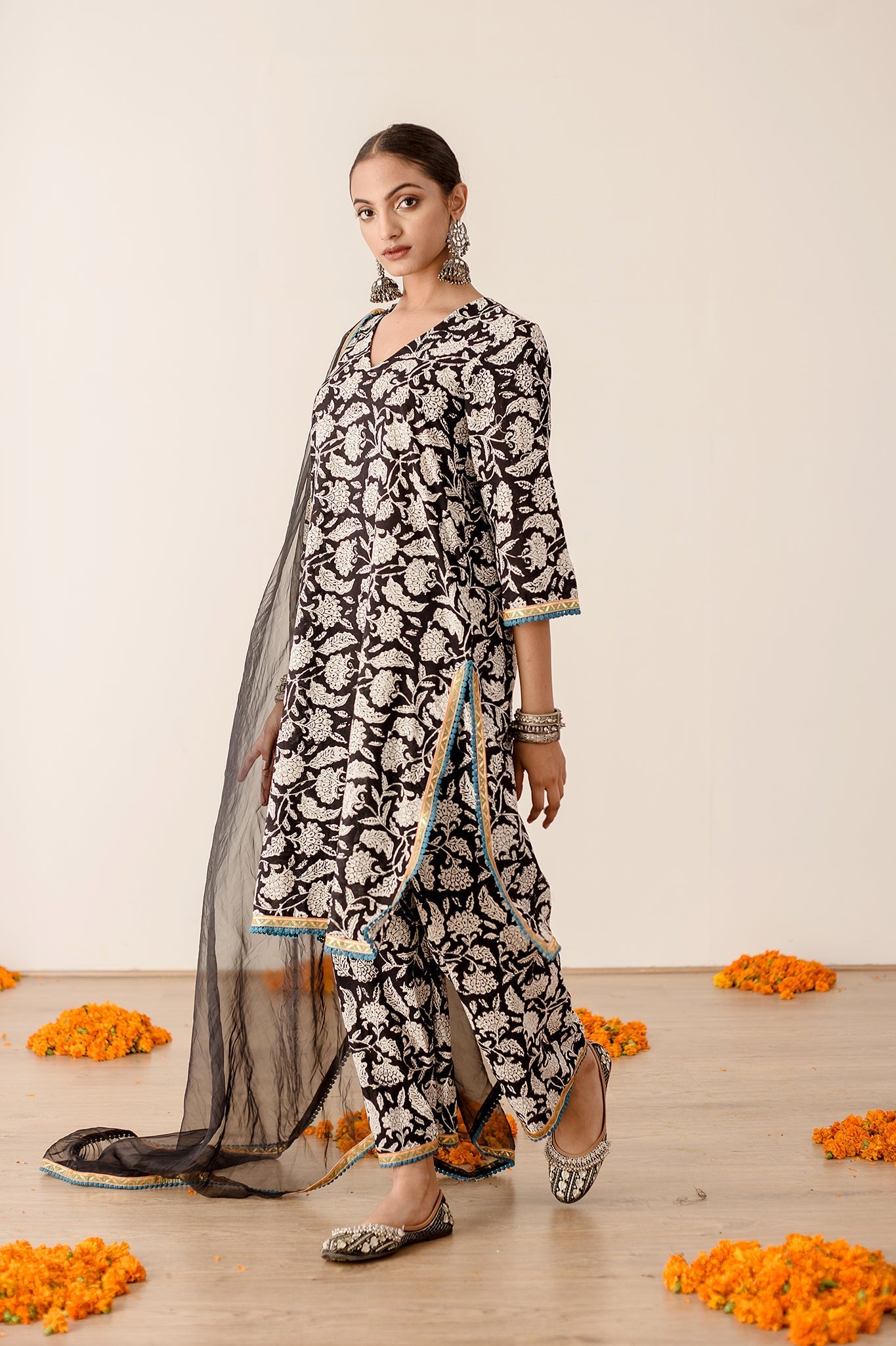 Dia Black Straight Kurta Set