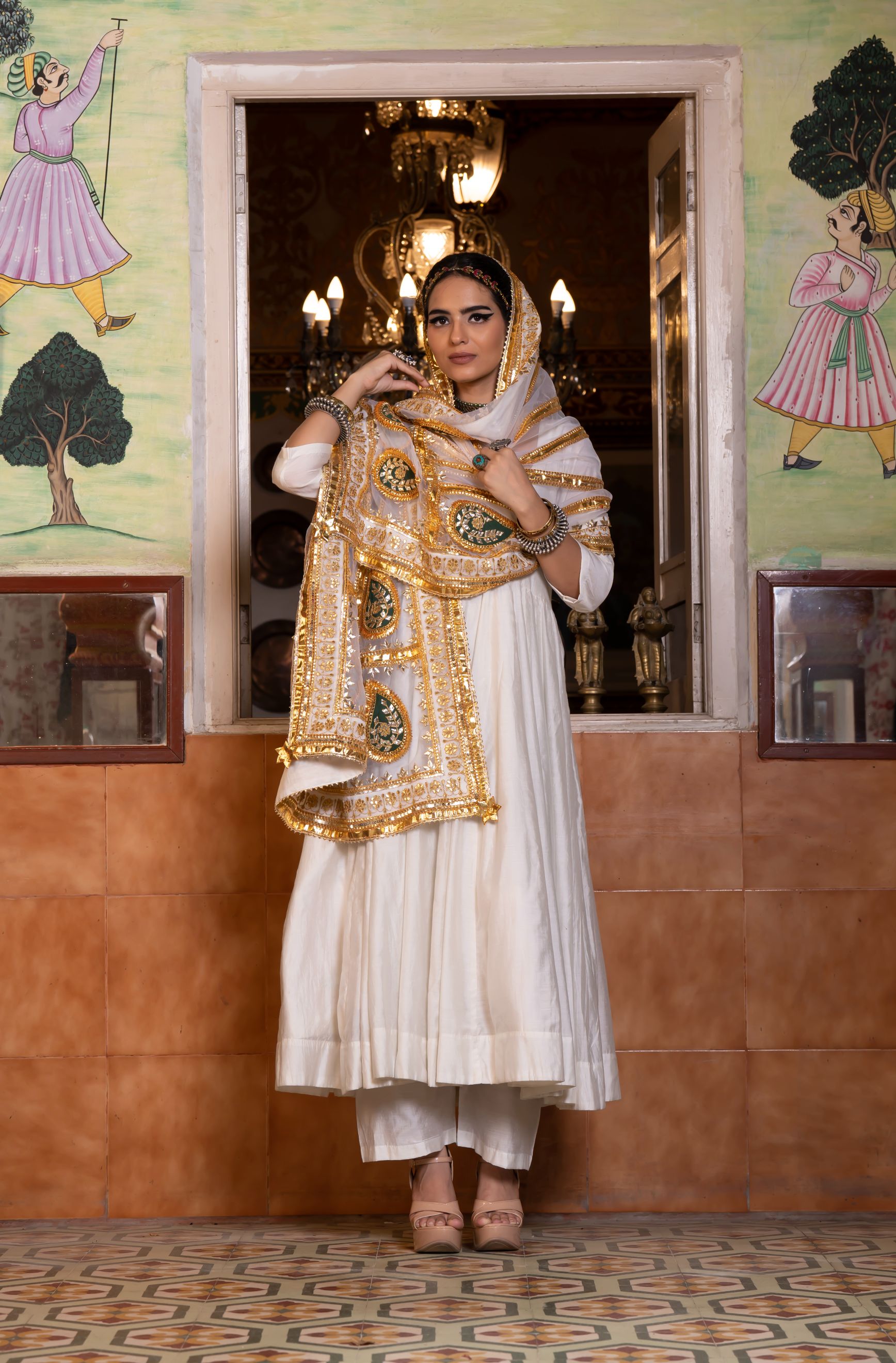 Shri Off White Anarkali Set