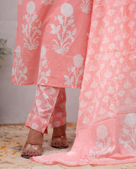 Graceful Peach Printed Cotton Kurta Set with Dupatta